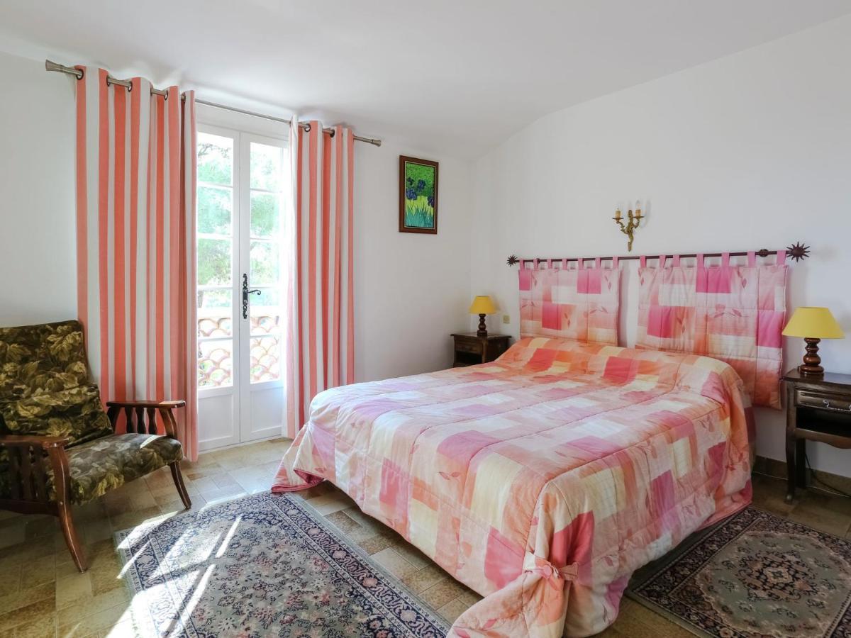Snug Holiday Home In Bormes Les Mimosas With Pool Εξωτερικό φωτογραφία