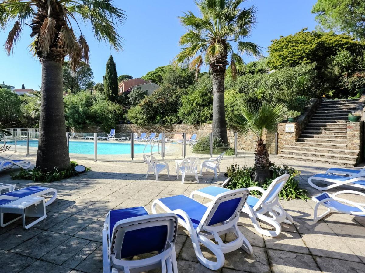 Snug Holiday Home In Bormes Les Mimosas With Pool Εξωτερικό φωτογραφία