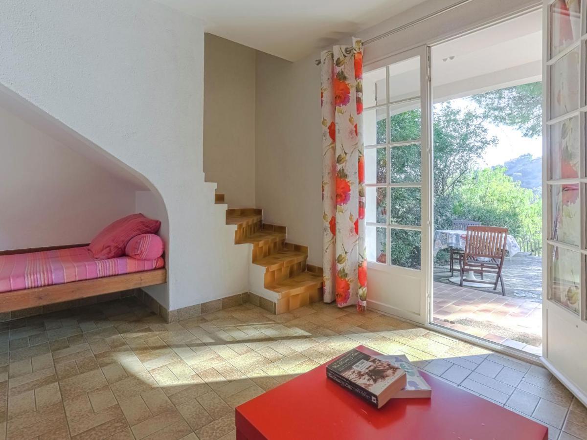 Snug Holiday Home In Bormes Les Mimosas With Pool Εξωτερικό φωτογραφία