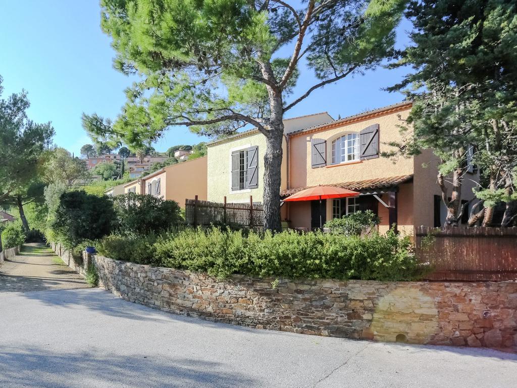 Snug Holiday Home In Bormes Les Mimosas With Pool Εξωτερικό φωτογραφία